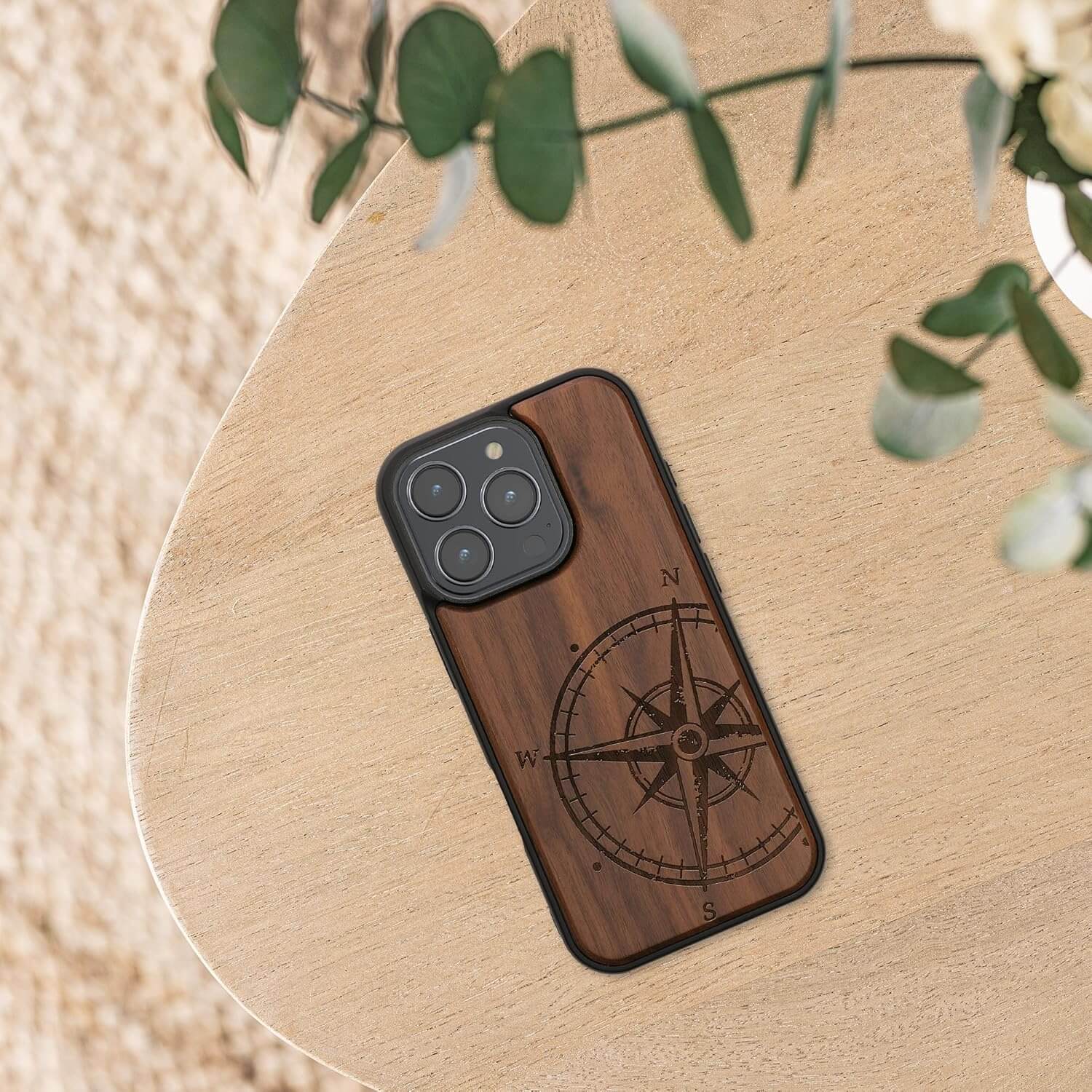 KW iPhone 16 Pro Θήκη από Φυσικό Ξύλο - Design Vintage Compass - Dark Brown