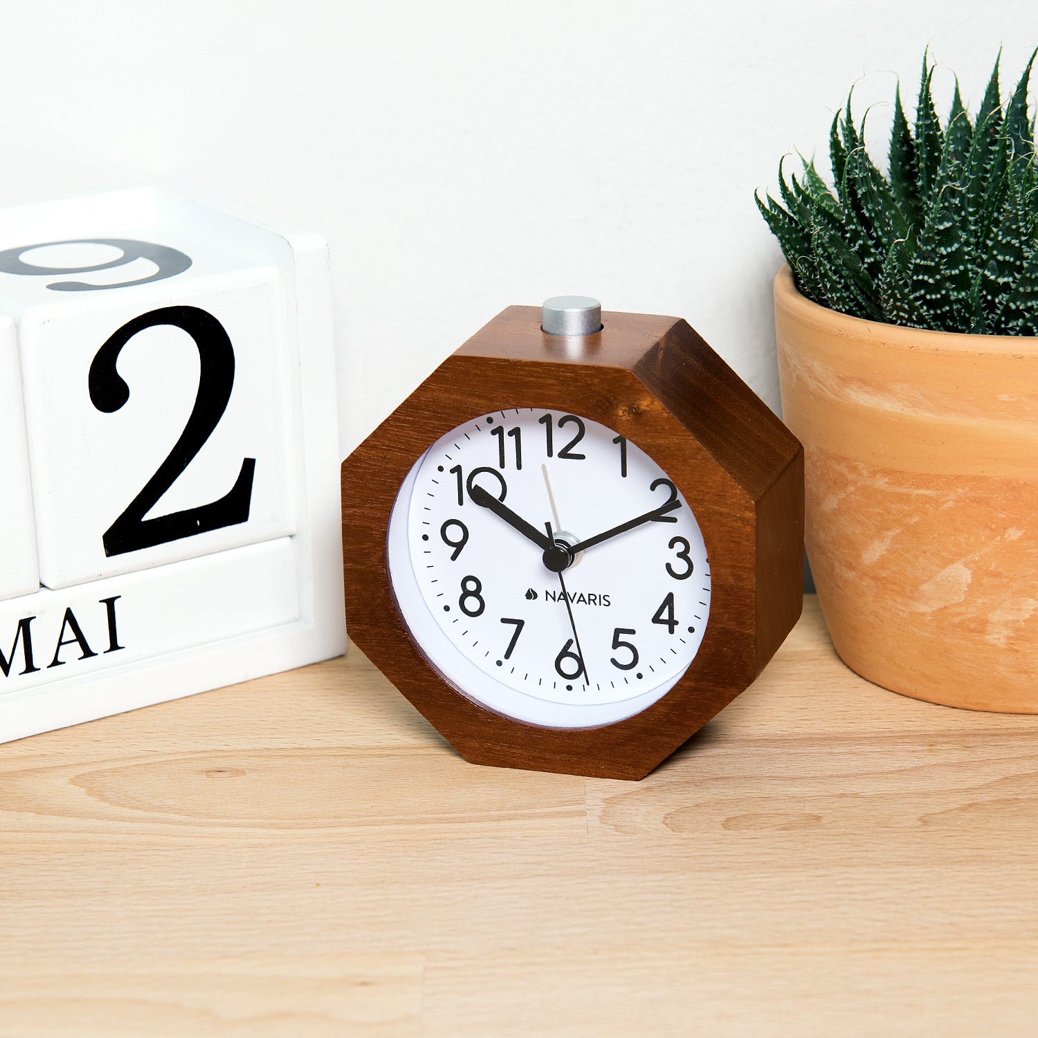 Navaris Analogue Wood Alarm Clock Design Honeycomb - Αναλογικό Επιτραπέζιο Ρολόι και Ξυπνητήρι - Dark Brown - 43904