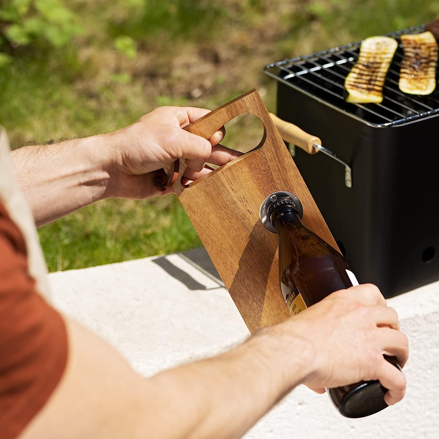 Navaris Ξύλινη Ξύστρα για Ψησταριά με Ανοιχτήρι Μπουκαλιών - Acacia Wood - 60502.01