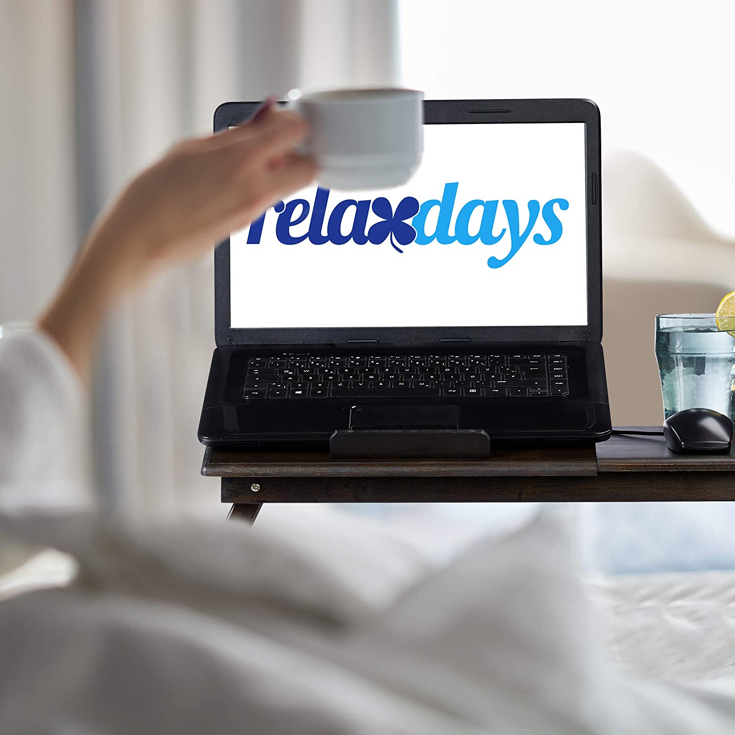 Relaxdays Bamboo Τραπεζάκι Κρεβατιού με Ρυθμιζόμενο Ύψος για Φορητό Υπολογιστή με Βάση για Ποτήρι - Brown - 4052025232559