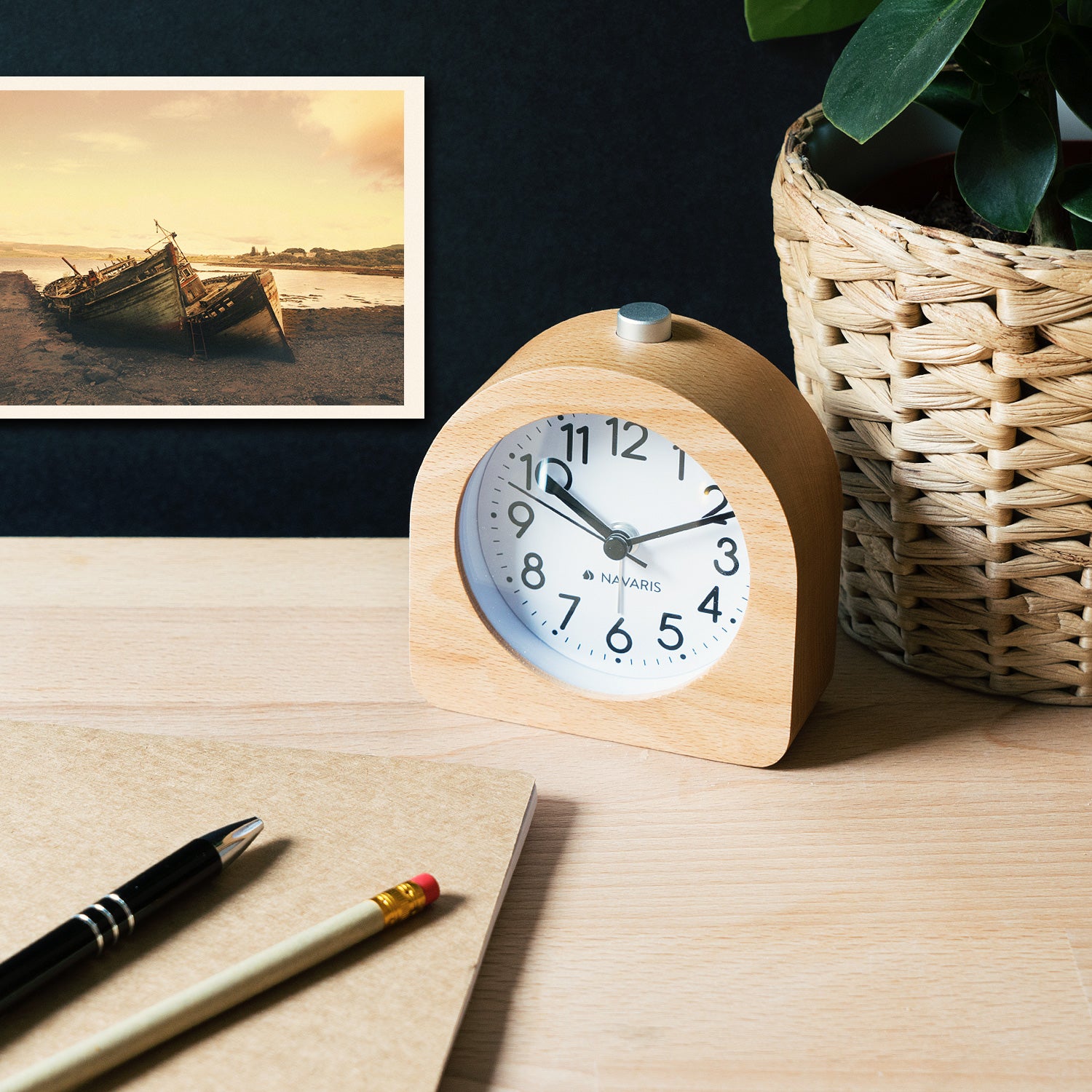 Navaris Analogue Wood Alarm Clock Design Half Round - Αναλογικό Επιτραπέζιο Ρολόι και Ξυπνητήρι - Light Brown - 45427.24