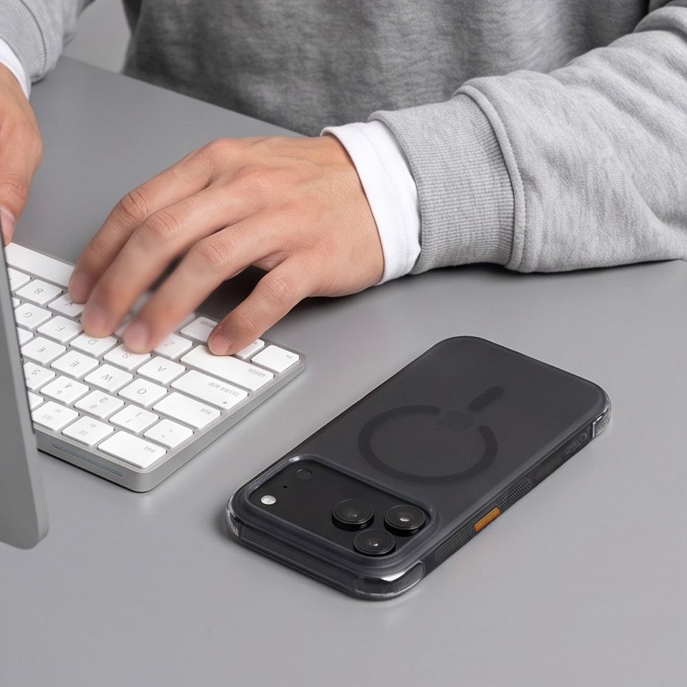 Tech-Protect iPhone 18 Pro / iPhone 17 Pro - Σκληρή Θήκη MagSafe με Πλαίσιο Σιλικόνης - MagAir CC - Matte Black
