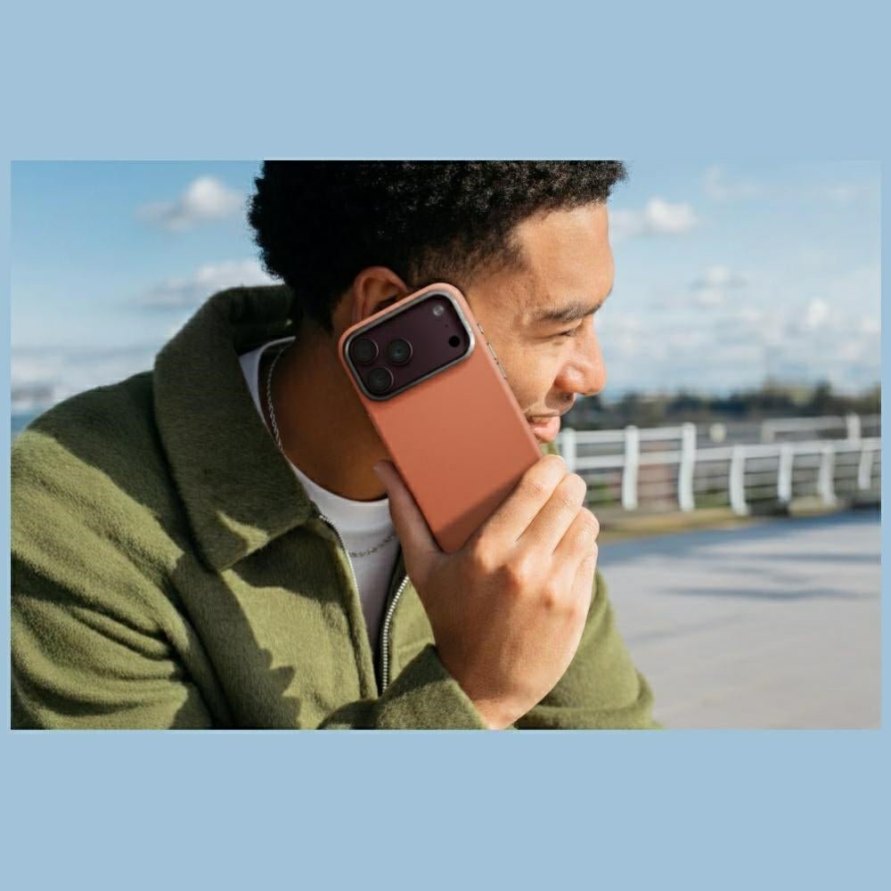 Uniq iPhone 18 Pro Max / iPhone 17 Pro Max - Σκληρή Θήκη με Επένδυση Συνθετικού Δέρματος MagSafe - Lyden MagClick - Terracotta
