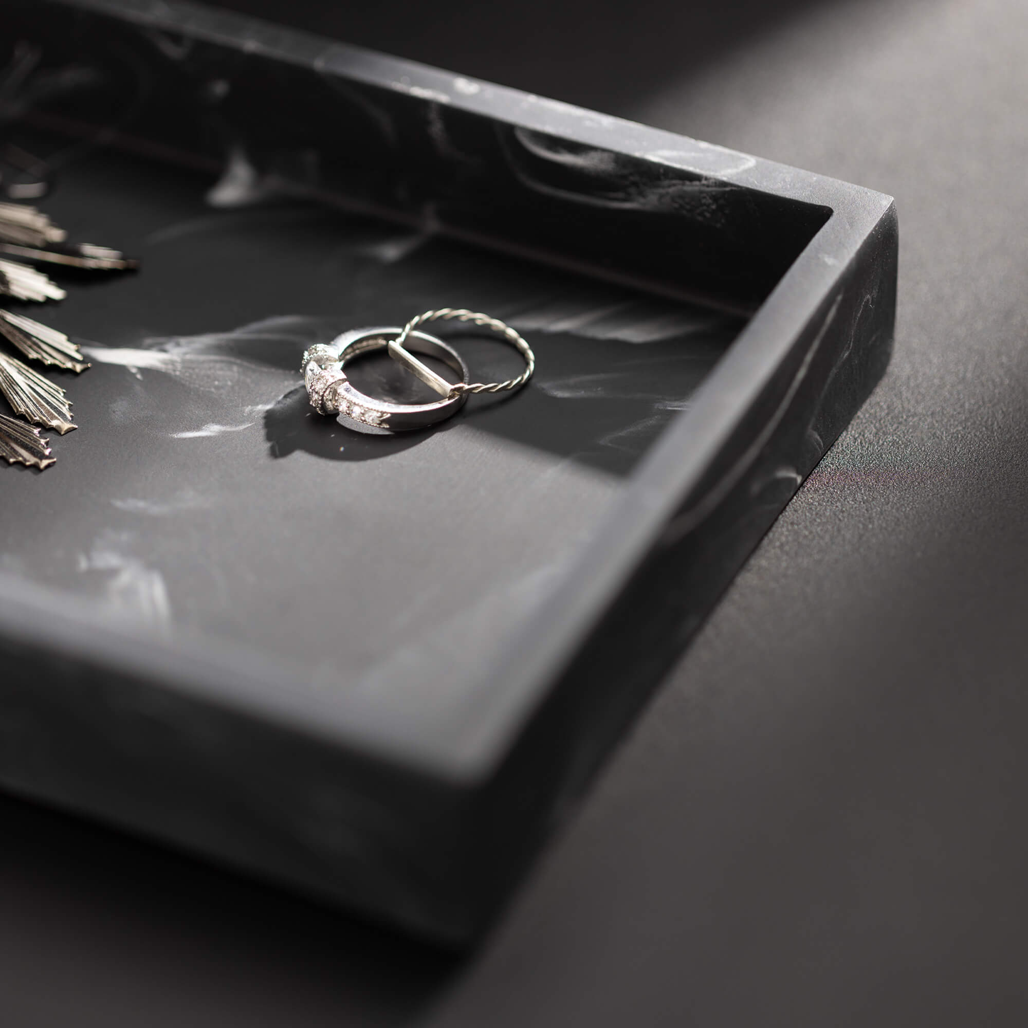 Navaris Διακοσμητικός Δίσκος από Πολυρεσίνη - Design Marble - 23,5 x 12,5 x 2,6 cm - Black - 55578.01