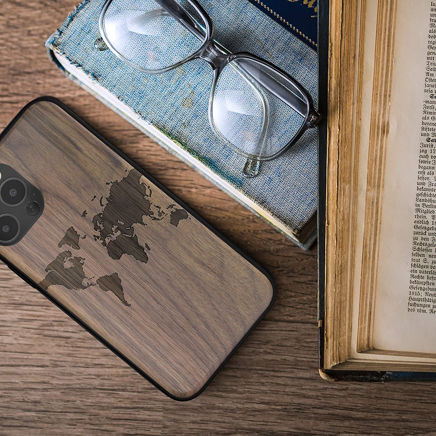 KW iPhone 12 Pro Max Θήκη από Φυσικό Ξύλο Design Travel Outline - Dark Brown - 52736.02