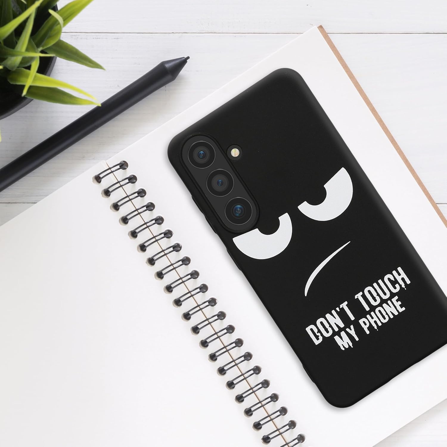 KW Samsung Galaxy S24 Θήκη Σιλικόνης Design Don't Touch My Phone - Black / White