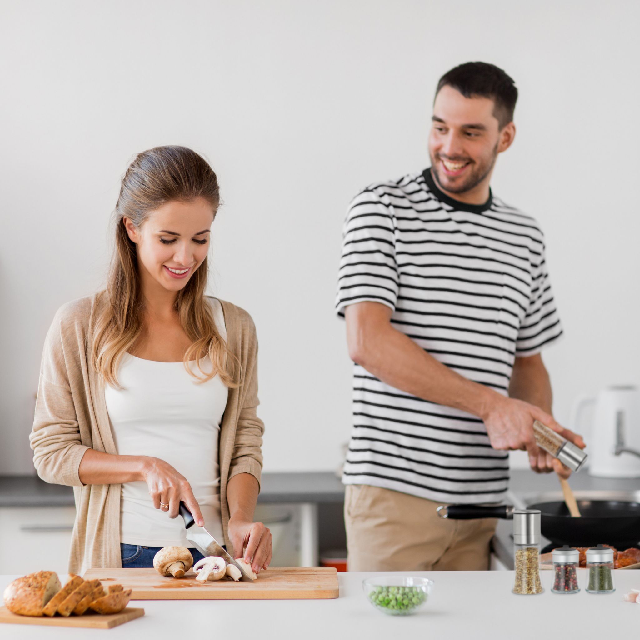 Relaxdays Σετ με 2 Χειροκίνητους Μύλους Μπαχαρικών και 2 Δοχεία Μπαχαρικών - Silver - 4052025367398