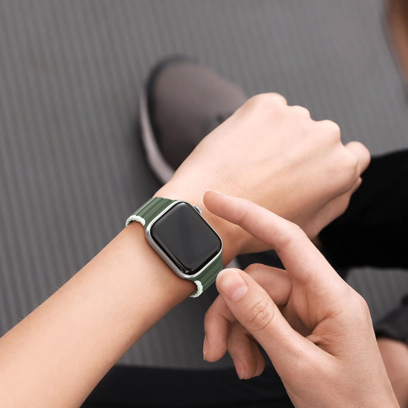 Dux Ducis Λουράκι Apple Watch 2/3/4/5/6/7/8/9/10/11 - SE (1/2/3) - 38/40/41/42mm Magnetic Strap LD Version Μαγνητικό Σιλικόνης - Green