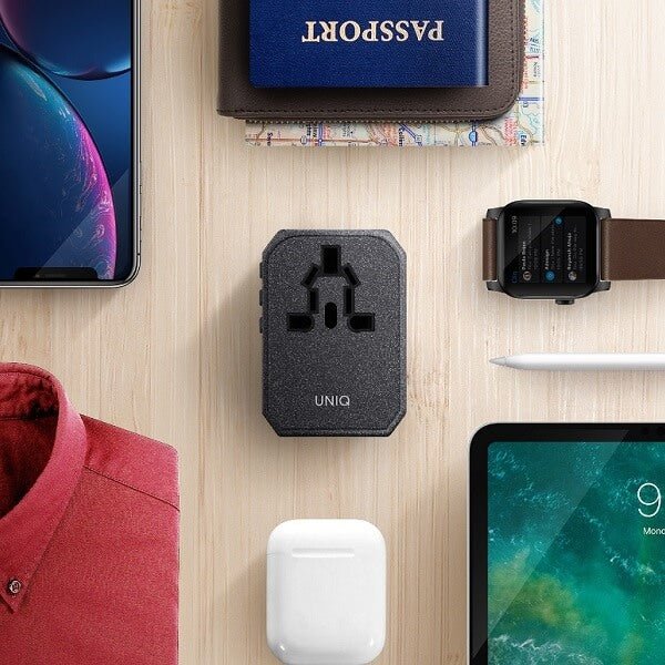 Uniq Voyage World - Φορτιστής με 1 Θύρα Type - C PD 18W και 1 Θύρα USB - A QC 3.0 και 2 Επιπλέον Θύρες USB - Charcoal Grey