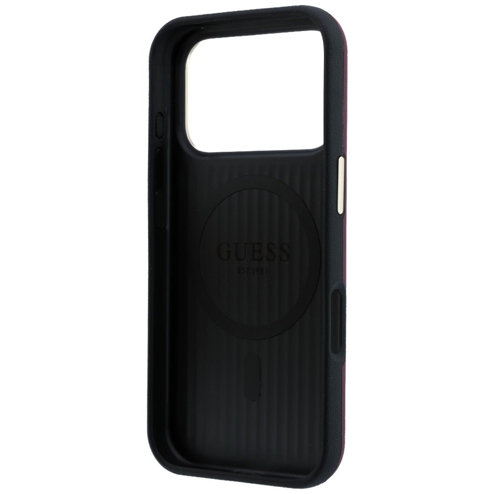 Guess iPhone 18 Pro Max / iPhone 17 Pro Max - Θήκη με Επένδυση Συνθετικού Δέρματος MagSafe - Perforated 4G Gold Logo - Burgundy