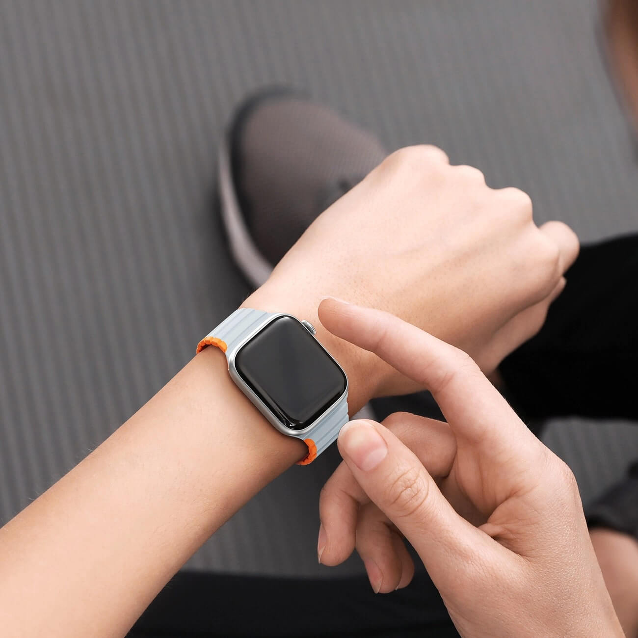 Dux Ducis Λουράκι Apple Watch 2/3/4/5/6/7/8/9/10/11 - SE (1/2/3) - 38/40/41/42mm Magnetic Strap LD Version Μαγνητικό Σιλικόνης - Grey / Orange