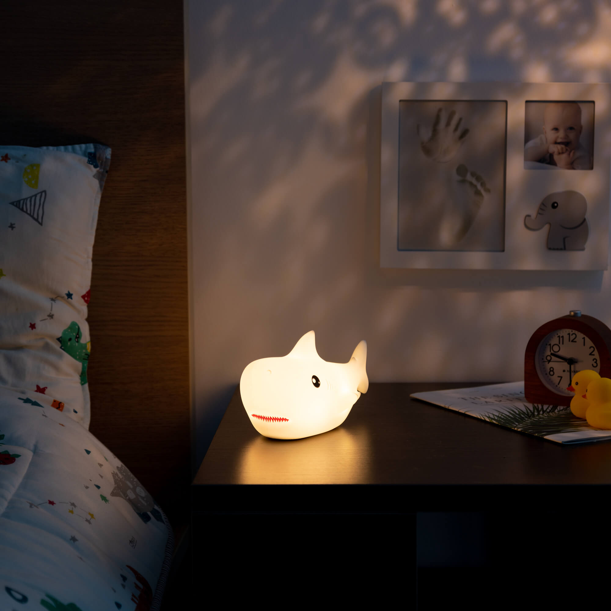 Navaris LED Night Light RGB - Παιδικό Νυχτερινό Φως με Αλλαγή Χρωμάτων - Design Shark - White - 55004.02.01