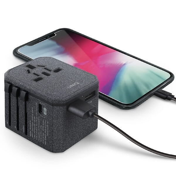 Uniq Voyage World - Φορτιστής με 1 Θύρα Type - C PD 18W και 1 Θύρα USB - A QC 3.0 και 2 Επιπλέον Θύρες USB - Charcoal Grey