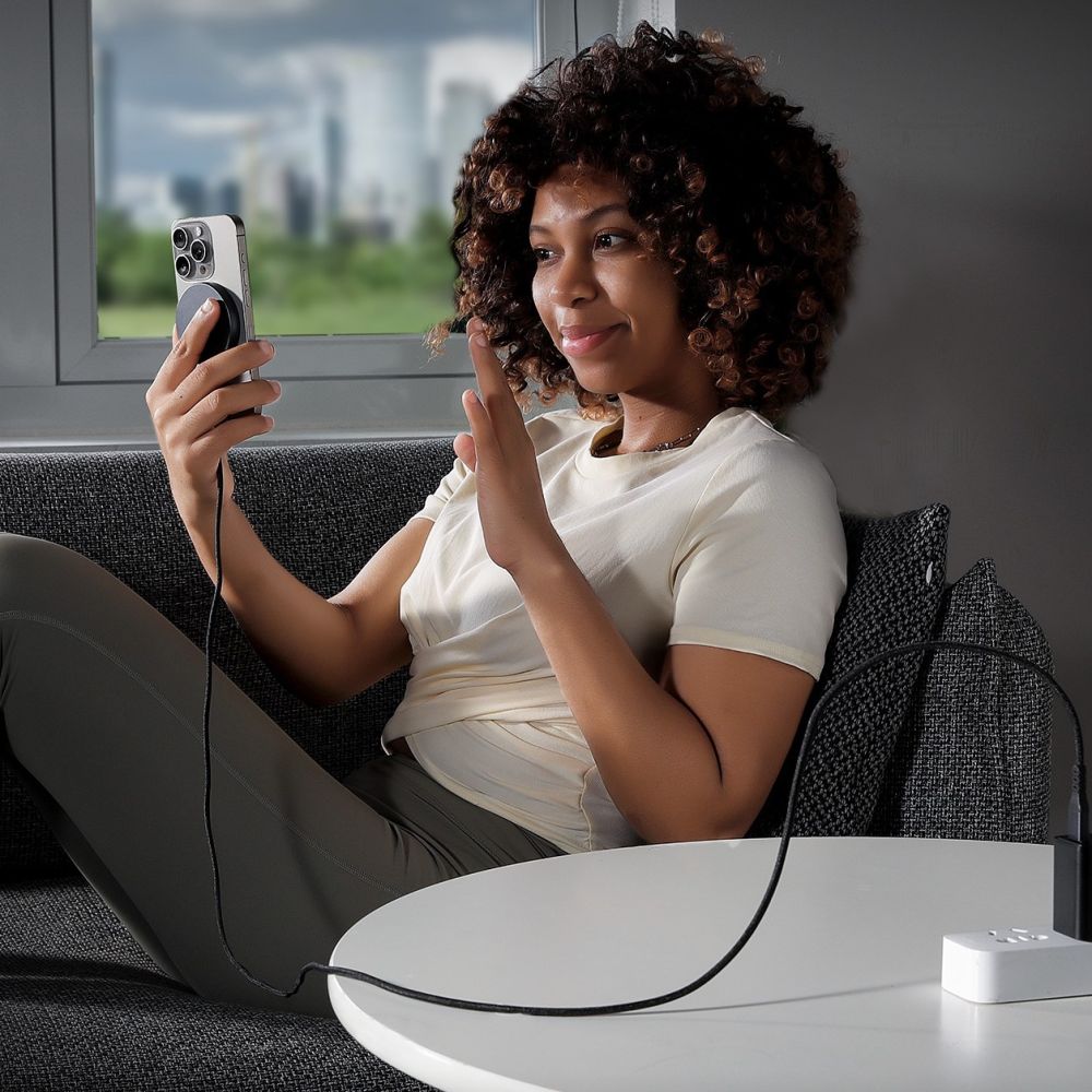 ESR HaloLock QI2 Mini Ασύρματος Φορτιστής MagSafe με Καλώδιο Type - C 15W - Black