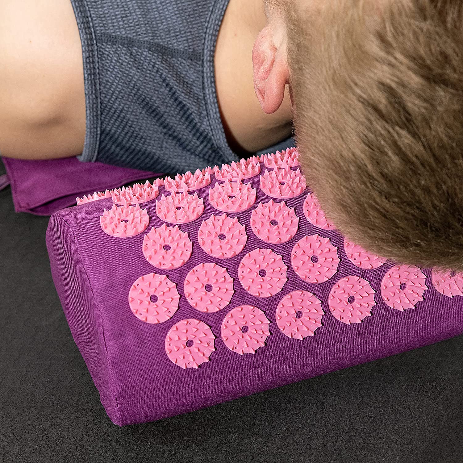 Navaris 2 - in - 1 Acupressure Mat and Pillow Set Σετ 2 σε 1 Χαλάκι και Μαξιλάρι Μασάζ - Berry - 43899.26