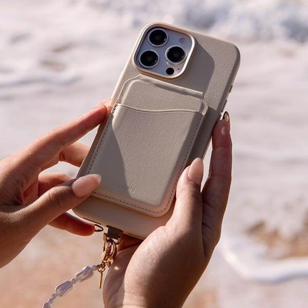Uniq iPhone 16 Pro Max - Coehl Muse - Σκληρή Θήκη με Επένδυση Συνθετικού Δέρματος και Λουράκι - Cream